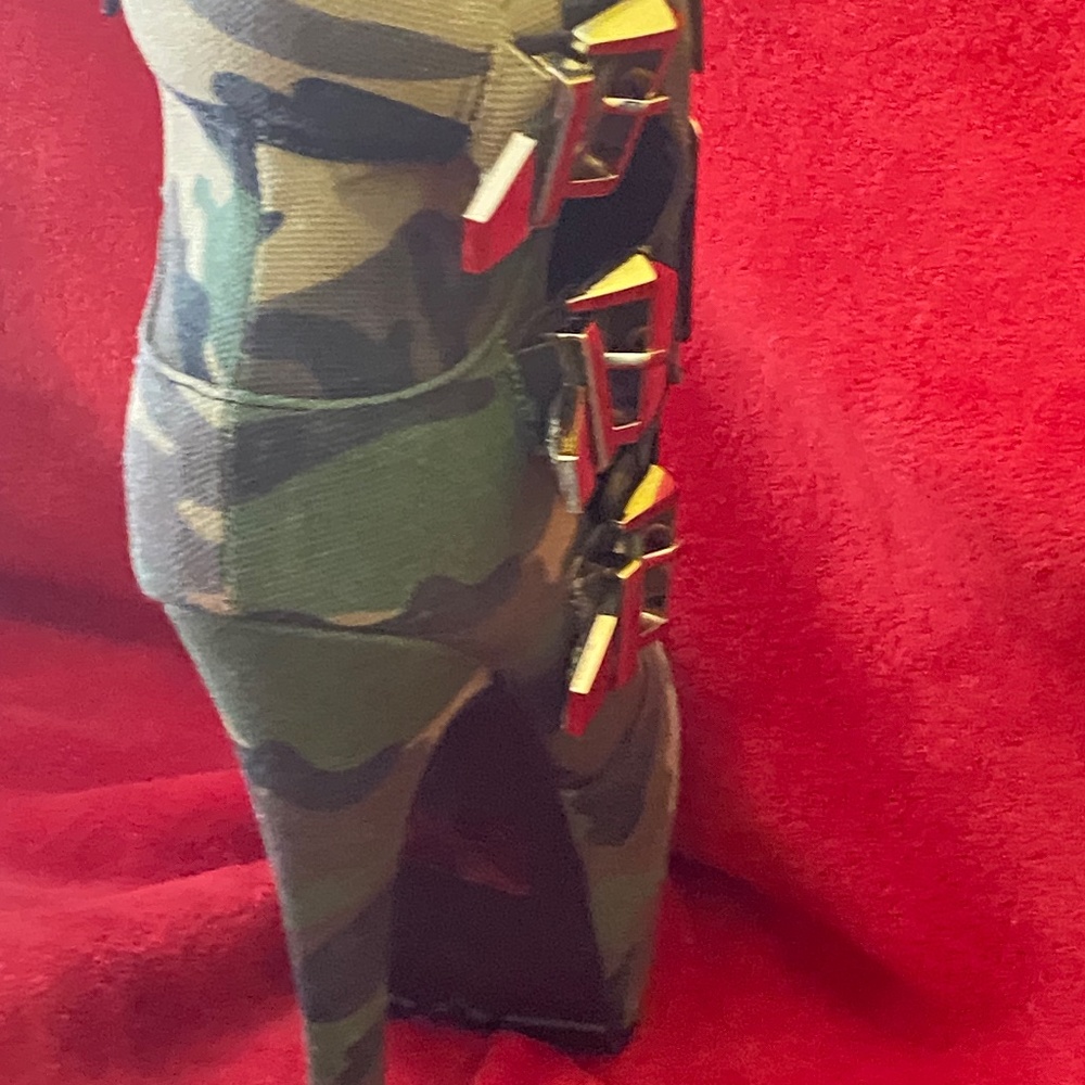 Privileged Dragonar Army Platform Bootie varied sizes - Picture 5 of 9